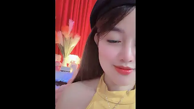 Snapshot of MiCandy-Lovee chatting on 12.02.25 MiCandy-Lovee online show from 12.02.25