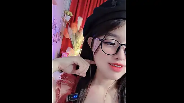 Snapshot of MiCandy-Lovee chatting on 12.19.25 MiCandy-Lovee online show from 12.19.25