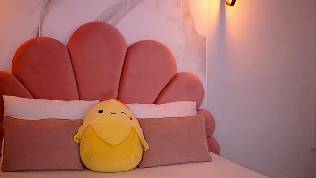 Snapshot of Scarlett_Veyra chatting on 12.19.25 Scarlett Veyra online show from 12.19.25