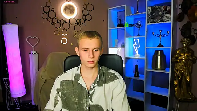 Snapshot of rafael_bien chatting on 11.24.25 rafael bien online show from 11.24.25