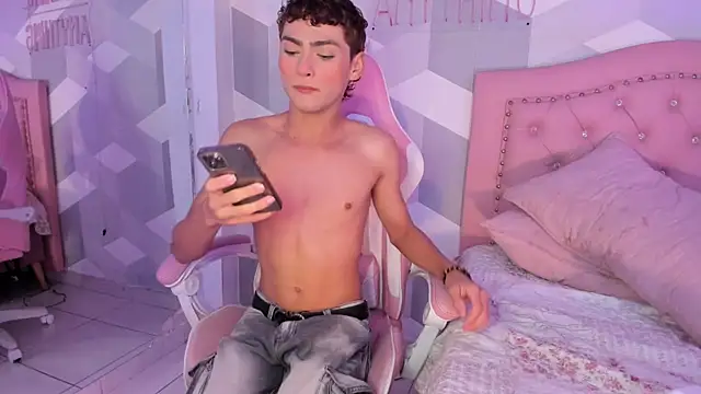 Snapshot of JacobRusso chatting on 12.01.25 JacobRusso online show from 12.01.25