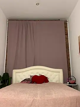 Snapshot of Shy_Vivi chatting on 11.23.25 Shy Vivi online show from 11.23.25