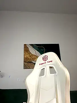 Snapshot of Shy_Vivi chatting on 12.04.25 Shy Vivi online show from 12.04.25