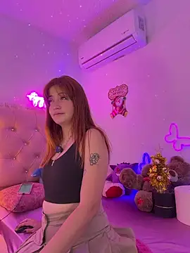 Snapshot of Teenjenn_ chatting on 12.04.25 Teenjenn online show from 12.04.25