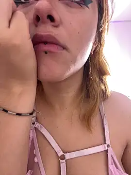 Snapshot of NinaSakura_Eup chatting on 11.18.25 NinaSakura Eup online show from 11.18.25