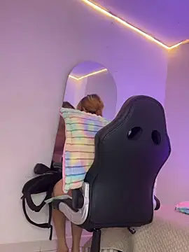 Snapshot of NinaSakura_Eup chatting on 12.14.25 NinaSakura Eup online show from 12.14.25