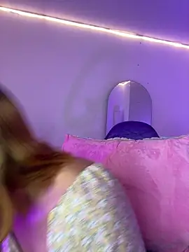 Snapshot of NinaSakura_Eup chatting on 12.16.25 NinaSakura Eup online show from 12.16.25