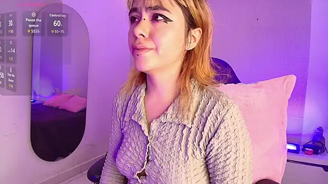 Snapshot of NinaSakura_Eup chatting on 12.18.25 NinaSakura Eup online show from 12.18.25