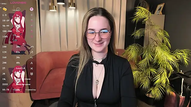 Snapshot of EmmaBloomm chatting on 07.04.26 EmmaBloomm online show from 07.04.26