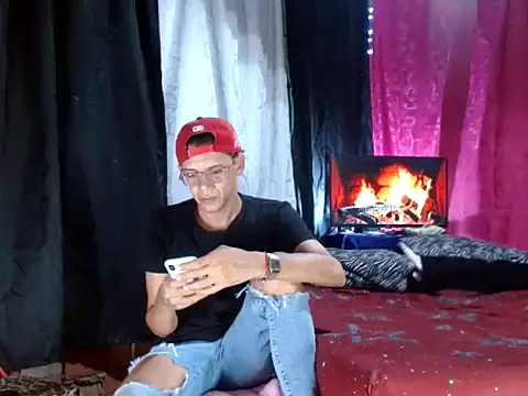 Snapshot of FANTASYBOYS11 chatting on 11.15.25 FANTASYBOYS11 online show from 11.15.25