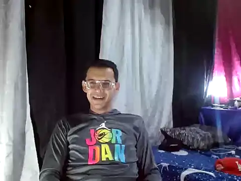 Snapshot of FANTASYBOYS11 chatting on 11.19.25 FANTASYBOYS11 online show from 11.19.25