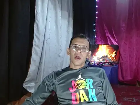 Snapshot of FANTASYBOYS11 chatting on 11.22.25 FANTASYBOYS11 online show from 11.22.25