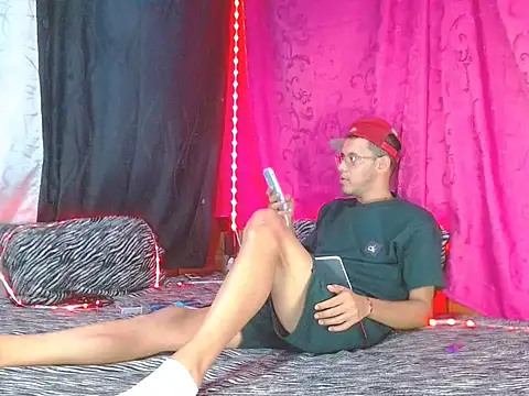 Snapshot of FANTASYBOYS11 chatting on 12.15.25 FANTASYBOYS11 online show from 12.15.25