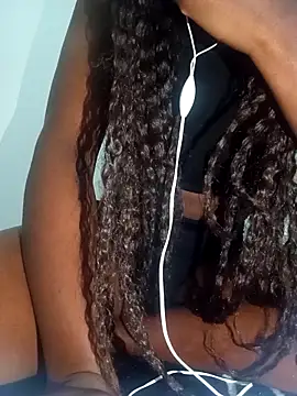 Snapshot of mirna96 chatting on 11.22.25 mirna96 online show from 11.22.25