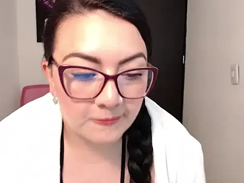 Snapshot of Sam__savage chatting on 11.20.25 Sam savage online show from 11.20.25