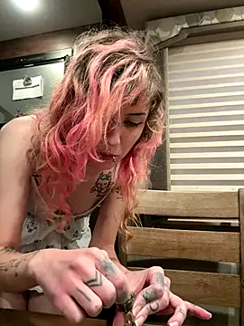 needlefaceUwU online show from 11.15.25