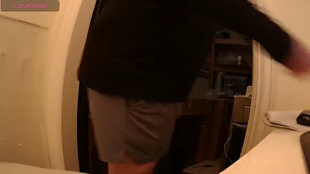 Snapshot of NaZtySar4h chatting on 12.15.25 NaZtySar4h online show from 12.15.25