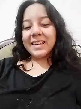 Snapshot of chibi_love chatting on 11.26.25 chibi love online show from 11.26.25