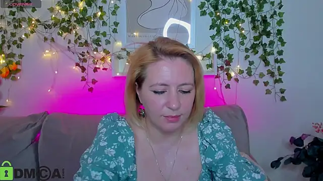 miss lisaaa online show from 11.15.25