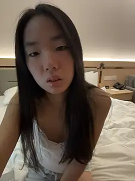 Snapshot of TinyBabe chatting on 11.20.25 TinyBabe online show from 11.20.25