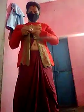 Snapshot of Bigg_bhabi chatting on 11.20.25 Bigg bhabi online show from 11.20.25