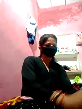 Snapshot of Bigg_bhabi chatting on 11.29.25 Bigg bhabi online show from 11.29.25