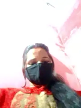 Snapshot of Bigg_bhabi chatting on 12.04.25 Bigg bhabi online show from 12.04.25