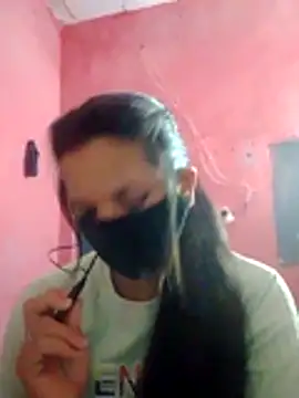 Snapshot of Bigg_bhabi chatting on 12.13.25 Bigg bhabi online show from 12.13.25