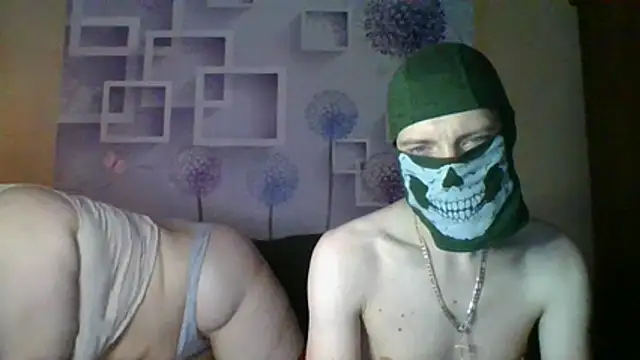 Snapshot of honey_sweet_couple chatting on 12.04.25 honey sweet couple online show from 12.04.25