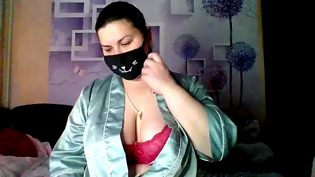 Snapshot of honey_sweet_couple chatting on 12.19.25 honey sweet couple online show from 12.19.25