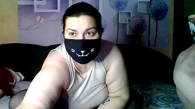 Snapshot of honey_sweet_couple chatting on 12.19.25 honey sweet couple online show from 12.19.25