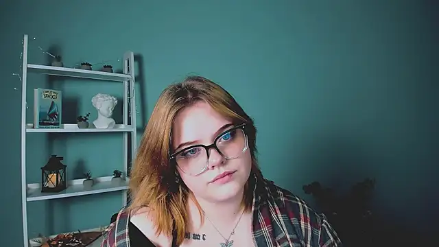 Snapshot of lika_pop chatting on 11.23.25 lika pop online show from 11.23.25