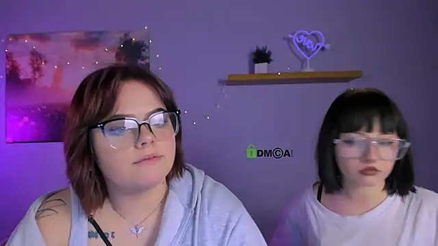 Snapshot of lika_pop chatting on 12.13.25 lika pop online show from 12.13.25