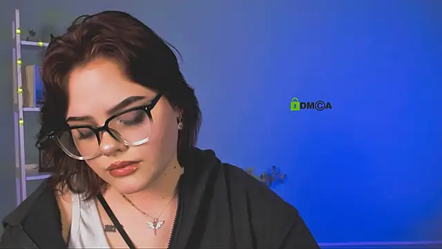 Snapshot of lika_pop chatting on 12.18.25 lika pop online show from 12.18.25