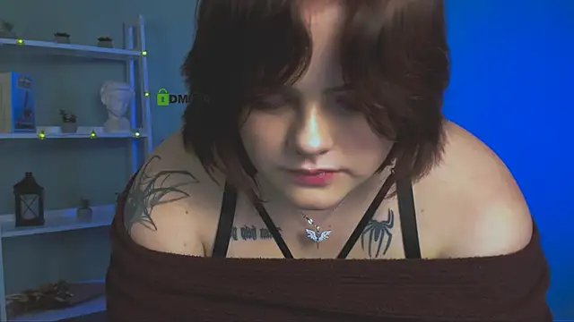 Snapshot of lika_pop chatting on 12.20.25 lika pop online show from 12.20.25