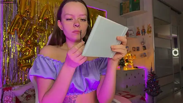 Snapshot of CheekySashaCharm chatting on 12.23.25 CheekySashaCharm online show from 12.23.25