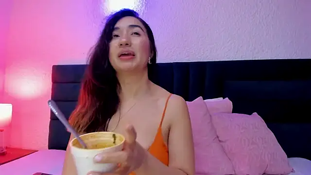 VictoriaRouge  online show from 04.29.26