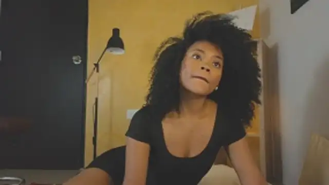 Snapshot of vanestraus chatting on 11.29.25 vanestraus online show from 11.29.25