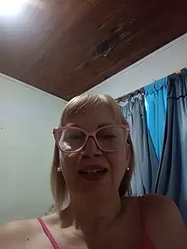SexyMilf1211 online show from 06.10.26