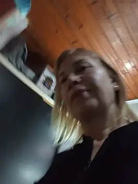 Snapshot of SexyMilf1211 chatting on 06.25.26 SexyMilf1211 online show from 06.25.26
