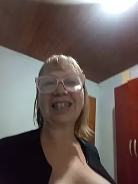 Snapshot of SexyMilf1211 chatting on 08.04.26 SexyMilf1211 online show from 08.04.26