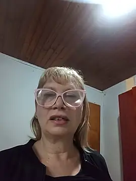 Snapshot of SexyMilf1211 chatting on 08.06.26 SexyMilf1211 online show from 08.06.26