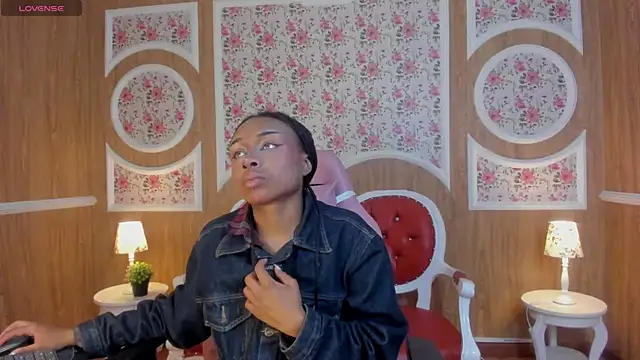 Snapshot of Midnight_Bluee chatting on 11.27.25 Midnight Bluee online show from 11.27.25