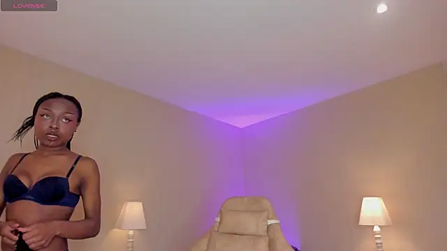 Snapshot of Midnight_Bluee chatting on 12.13.25 Midnight Bluee online show from 12.13.25