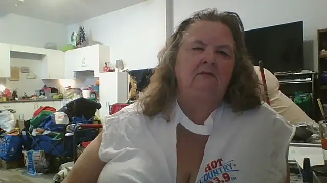 Snapshot of TiguhguhrsRose chatting on 11.25.25 TiguhguhrsRose online show from 11.25.25