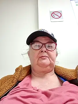 Snapshot of TiguhguhrsRose chatting on 12.01.25 TiguhguhrsRose online show from 12.01.25