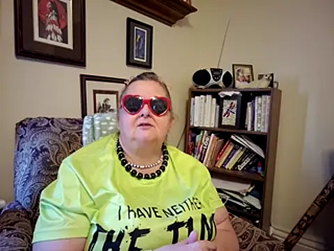 Snapshot of TiguhguhrsRose chatting on 02.14.26 TiguhguhrsRose online show from 02.14.26