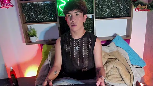 Snapshot of Angeldust19 chatting on 11.20.25 Angeldust19 online show from 11.20.25