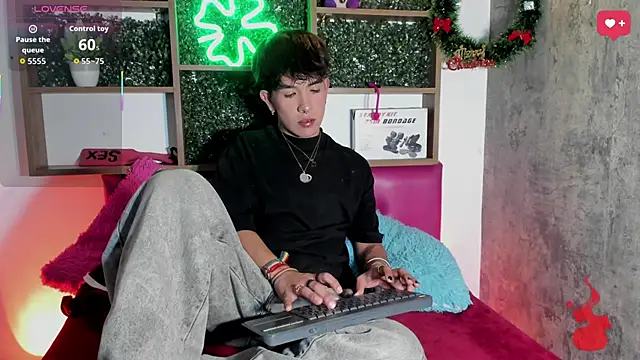 Snapshot of Angeldust19 chatting on 11.30.25 Angeldust19 online show from 11.30.25