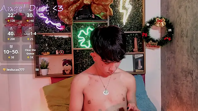 Snapshot of Angeldust19 chatting on 12.21.25 Angeldust19 online show from 12.21.25